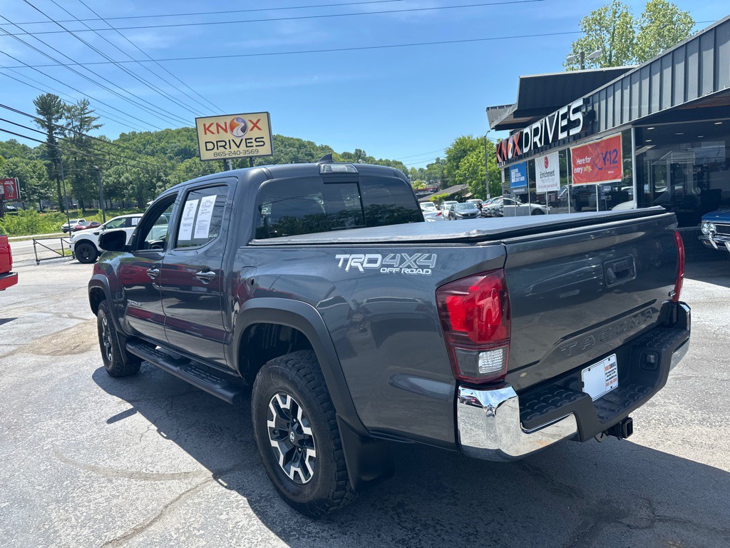 2018 Toyota Tacoma Image 2