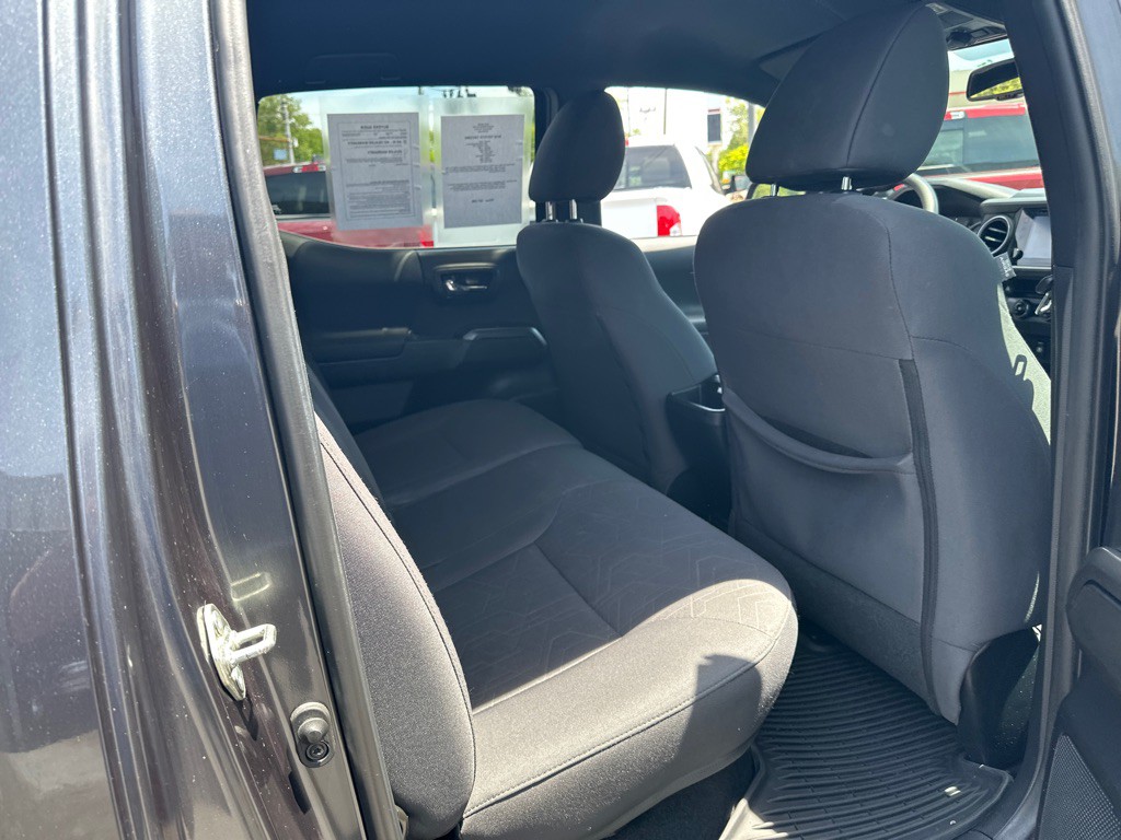 2018 Toyota Tacoma Image 9