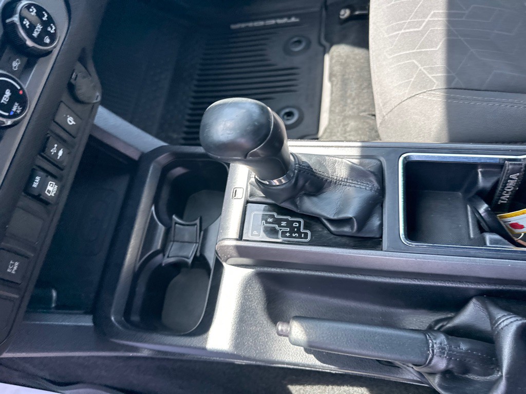 2018 Toyota Tacoma Image 17