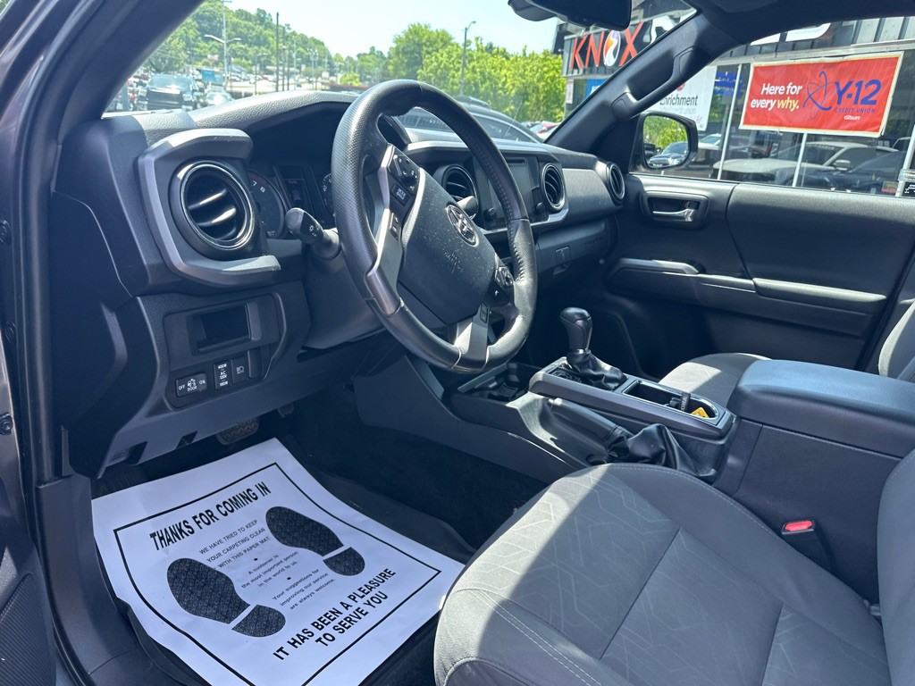 2018 Toyota Tacoma Image 18