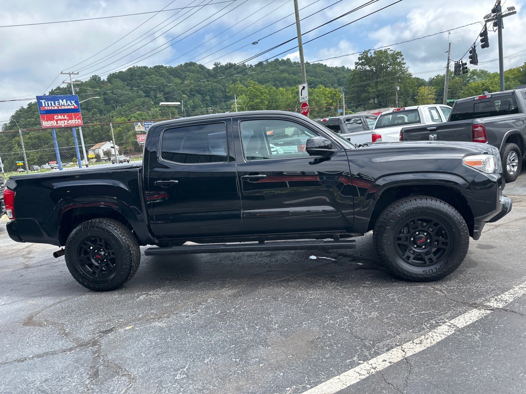 2017 Toyota Tacoma Image 3