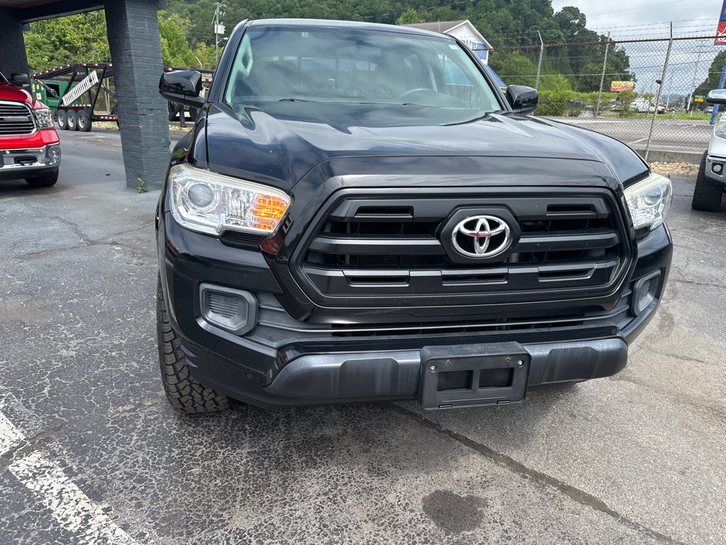 2017 Toyota Tacoma Image 19