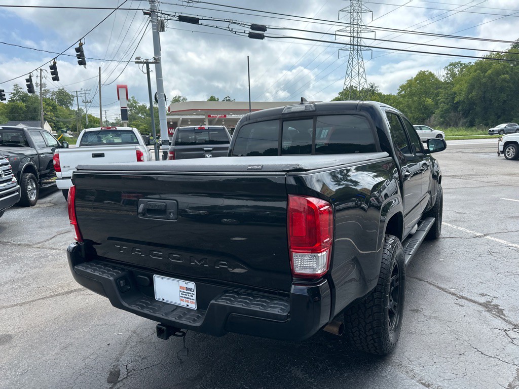 2017 Toyota Tacoma Image 4