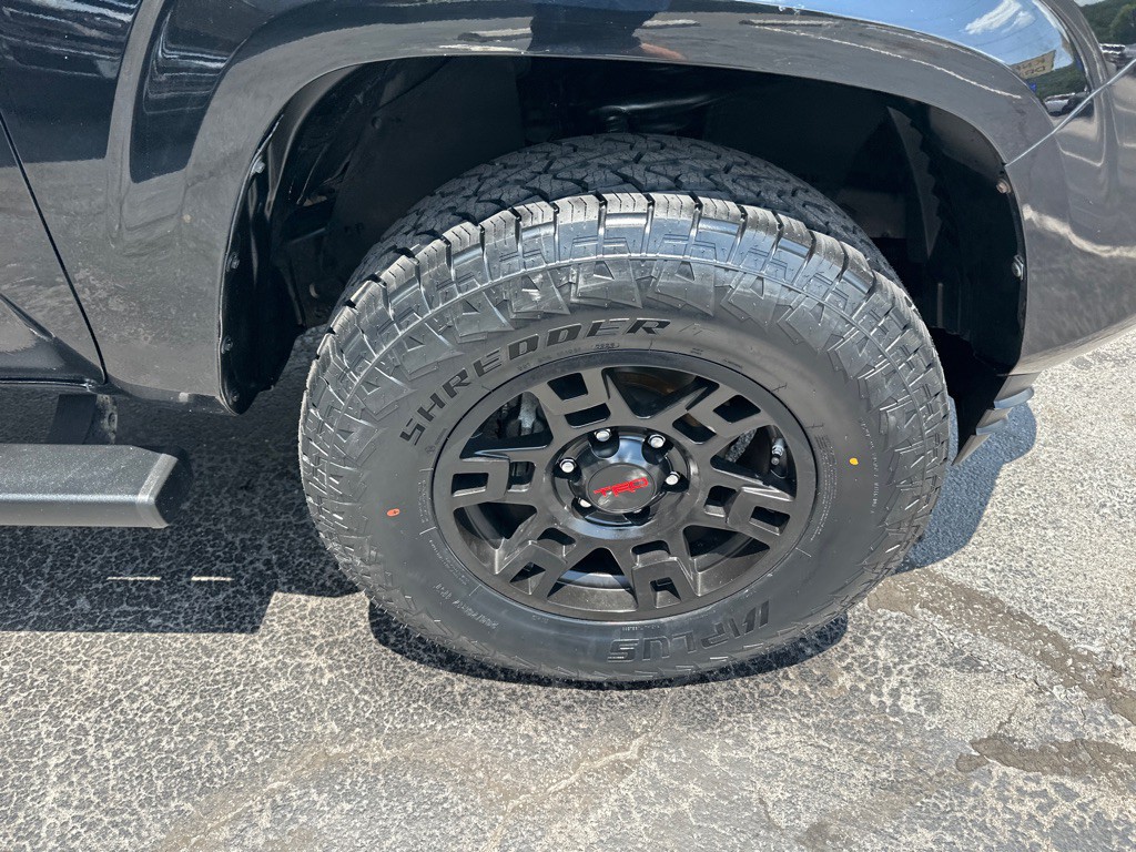 2017 Toyota Tacoma Image 6