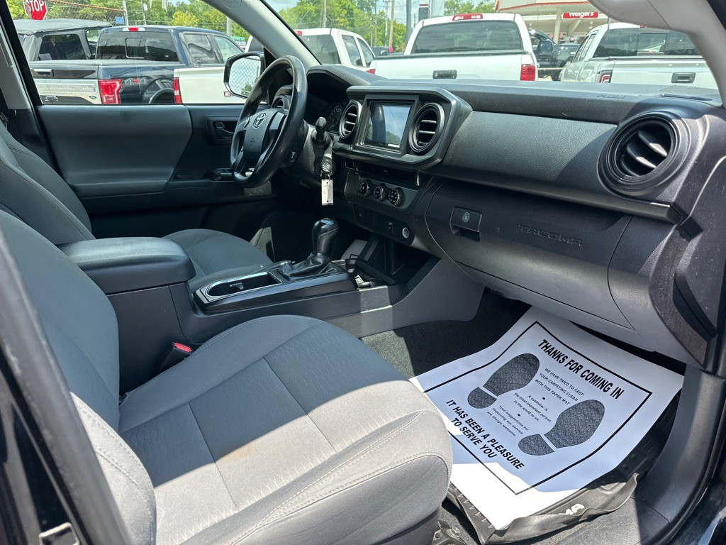 2017 Toyota Tacoma Image 7