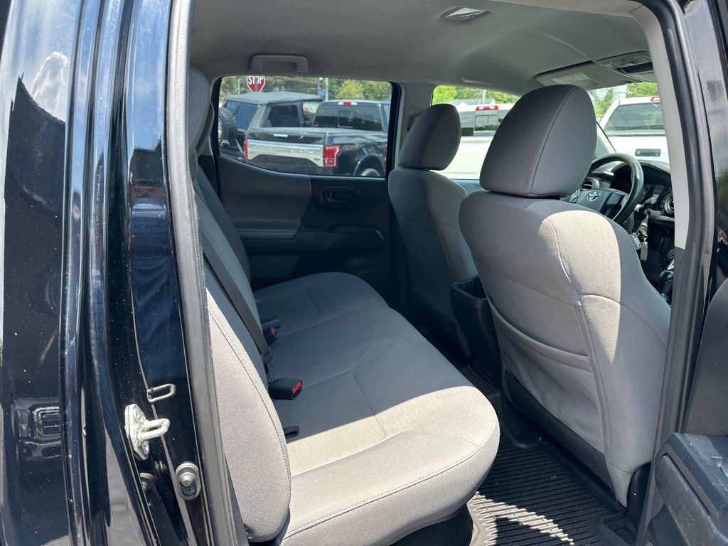 2017 Toyota Tacoma Image 9