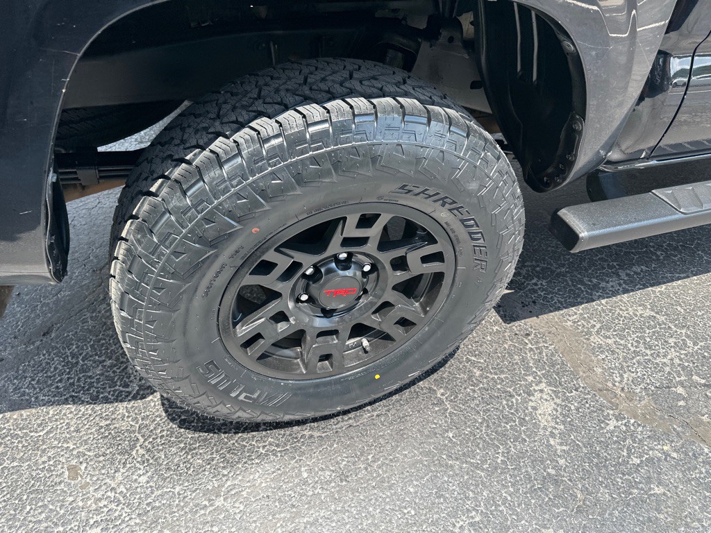 2017 Toyota Tacoma Image 10