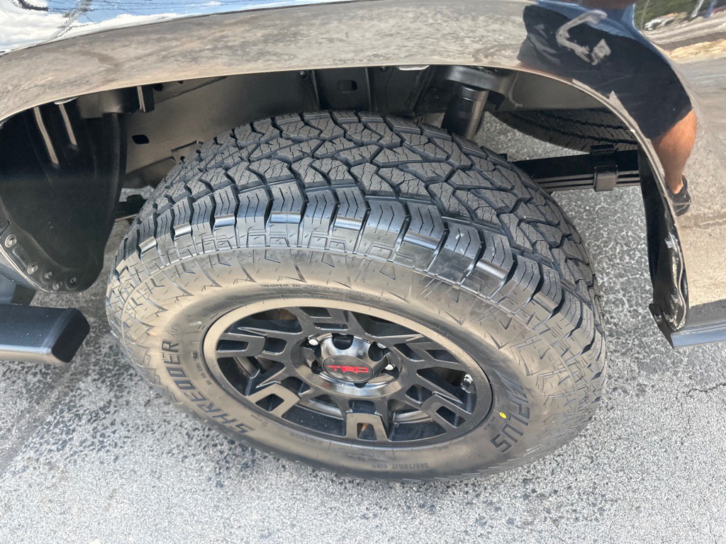 2017 Toyota Tacoma Image 11