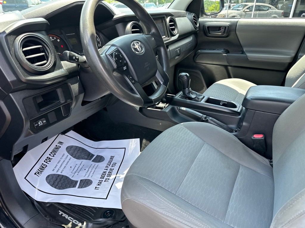 2017 Toyota Tacoma Image 13