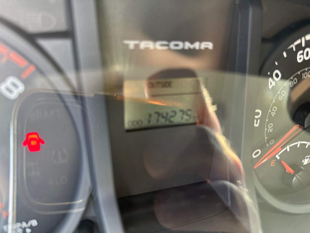 2017 Toyota Tacoma Image 14