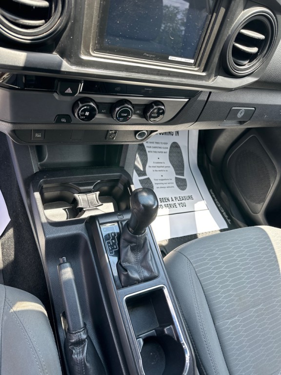 2017 Toyota Tacoma Image 15