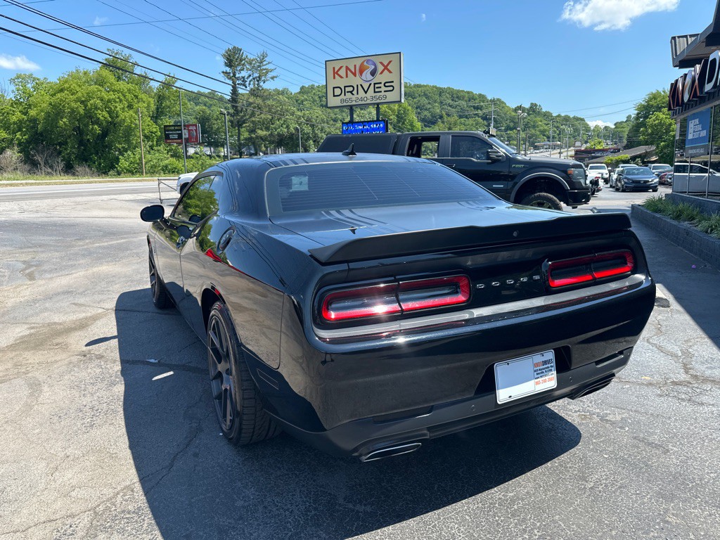 2018 Dodge Challenger Image 2