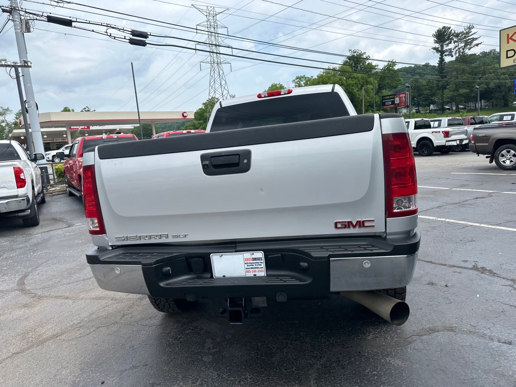 2011 GMC Sierra Image 2