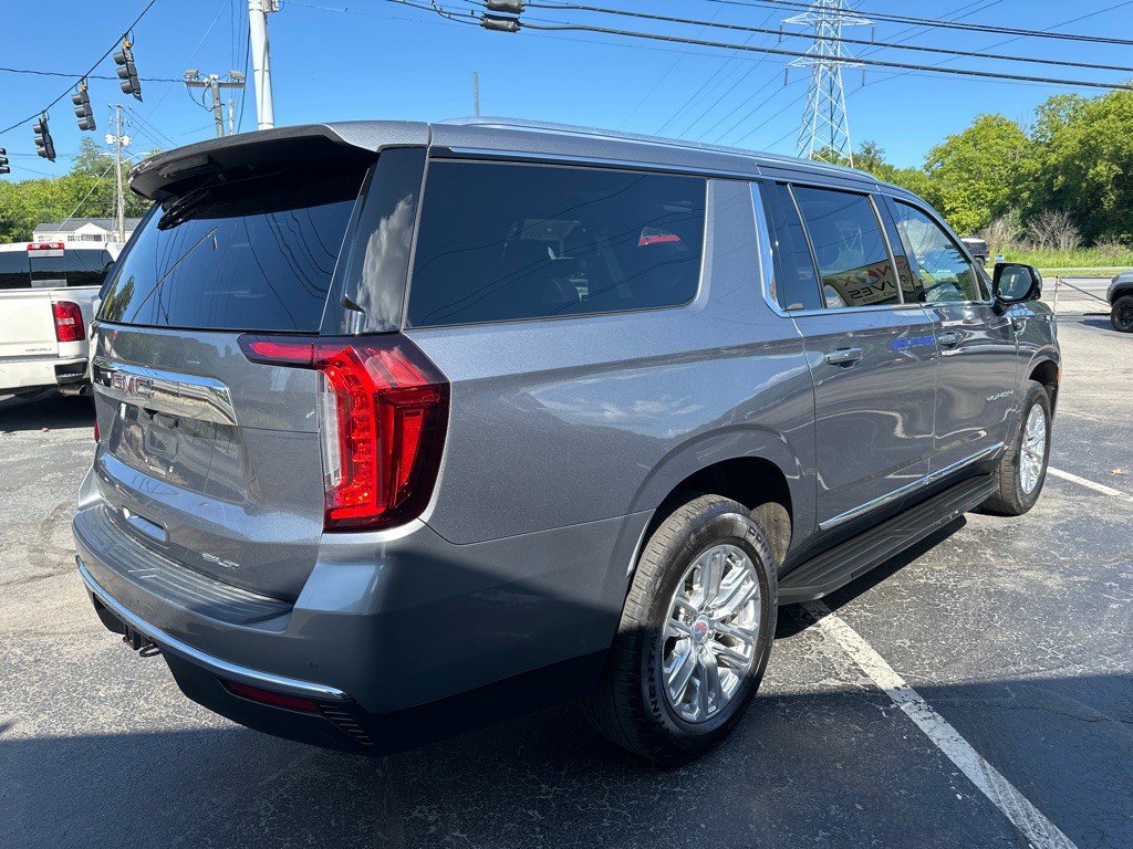 2022 GMC Yukon Image 3