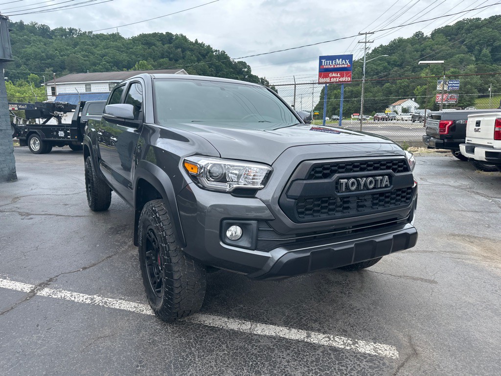 2017 Toyota Tacoma Image 5