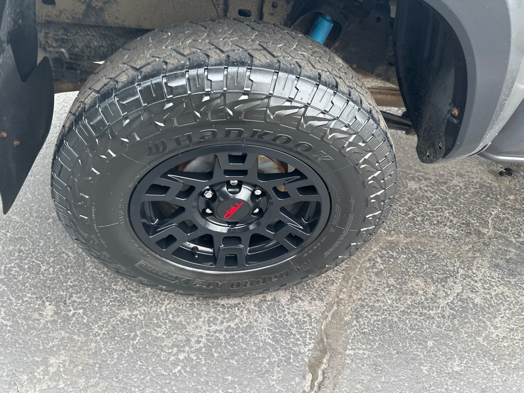 2017 Toyota Tacoma Image 10