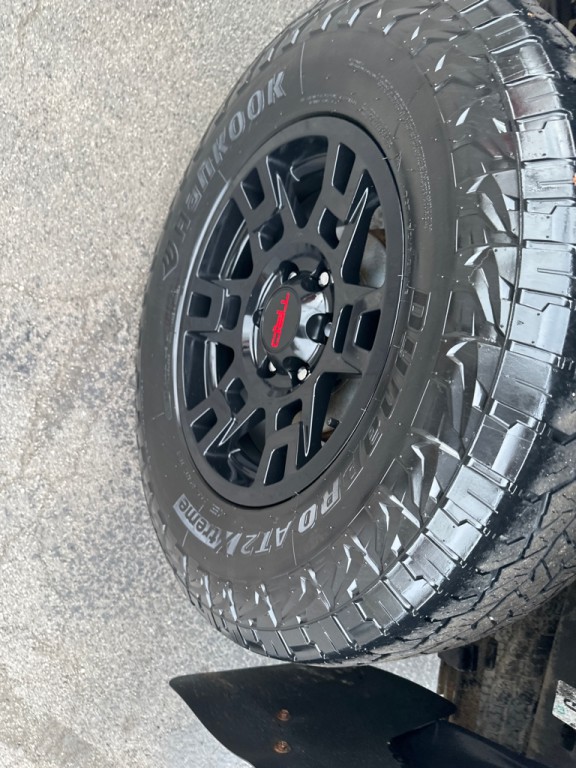 2017 Toyota Tacoma Image 11