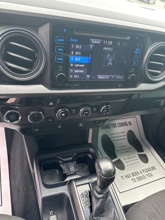 2017 Toyota Tacoma Image 14