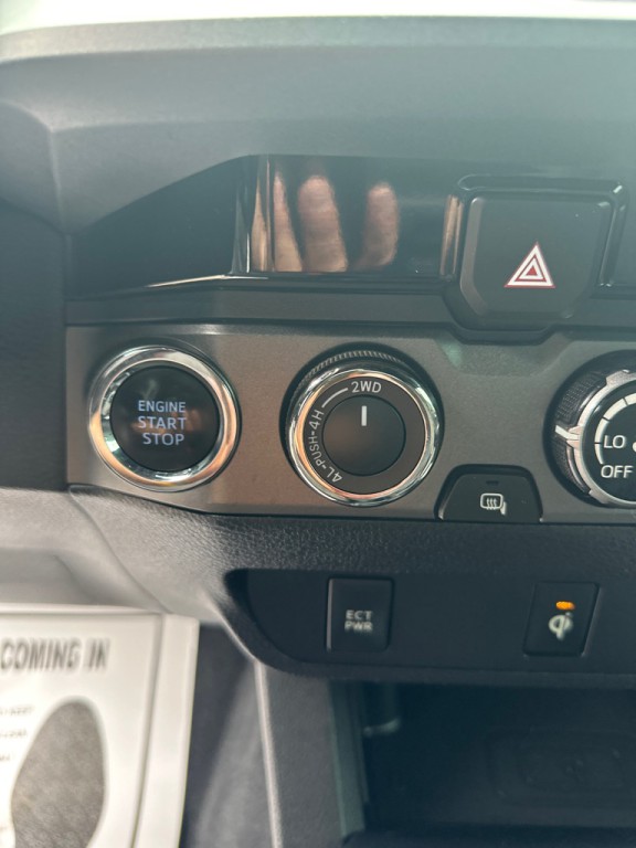 2017 Toyota Tacoma Image 15