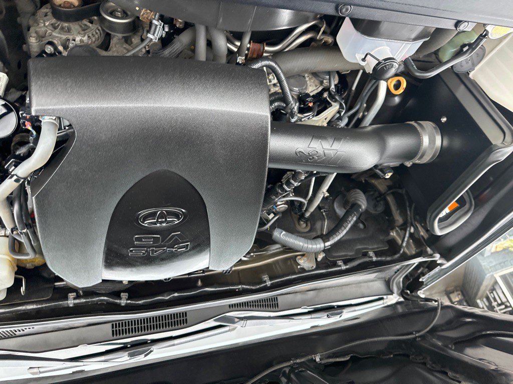 2017 Toyota Tacoma Image 17