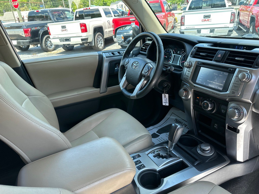 2016 Toyota 4Runner Image 10