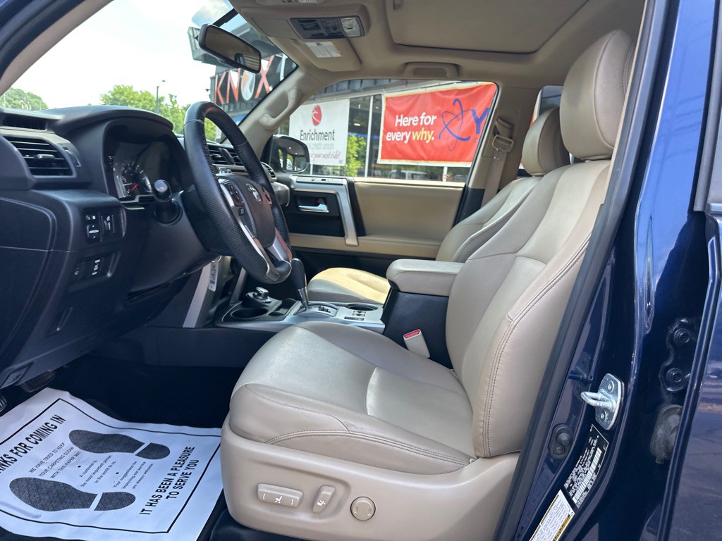2016 Toyota 4Runner Image 18
