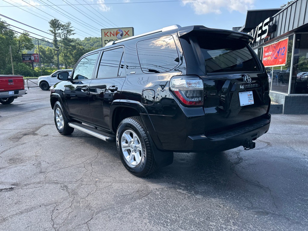 2016 Toyota 4Runner Image 2