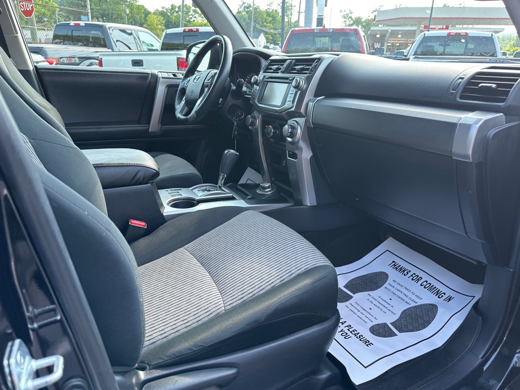 2016 Toyota 4Runner Image 8