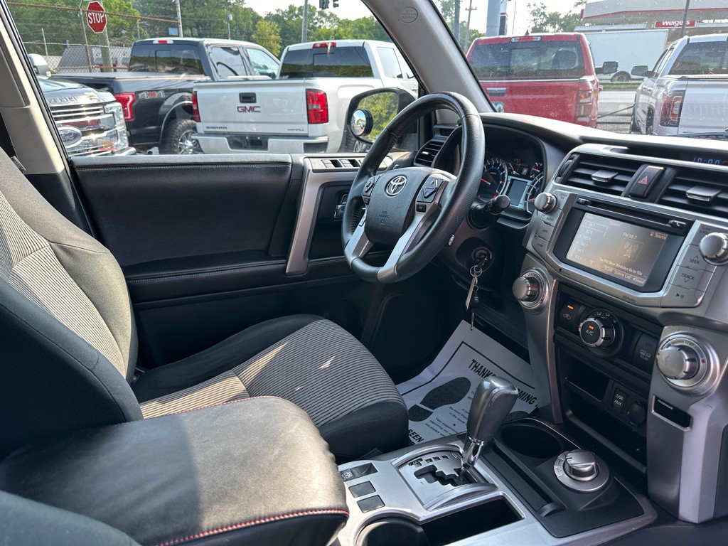 2016 Toyota 4Runner Image 9