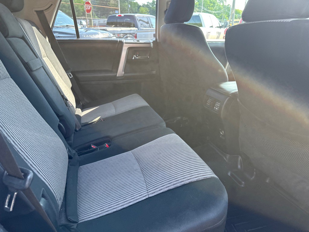 2016 Toyota 4Runner Image 10