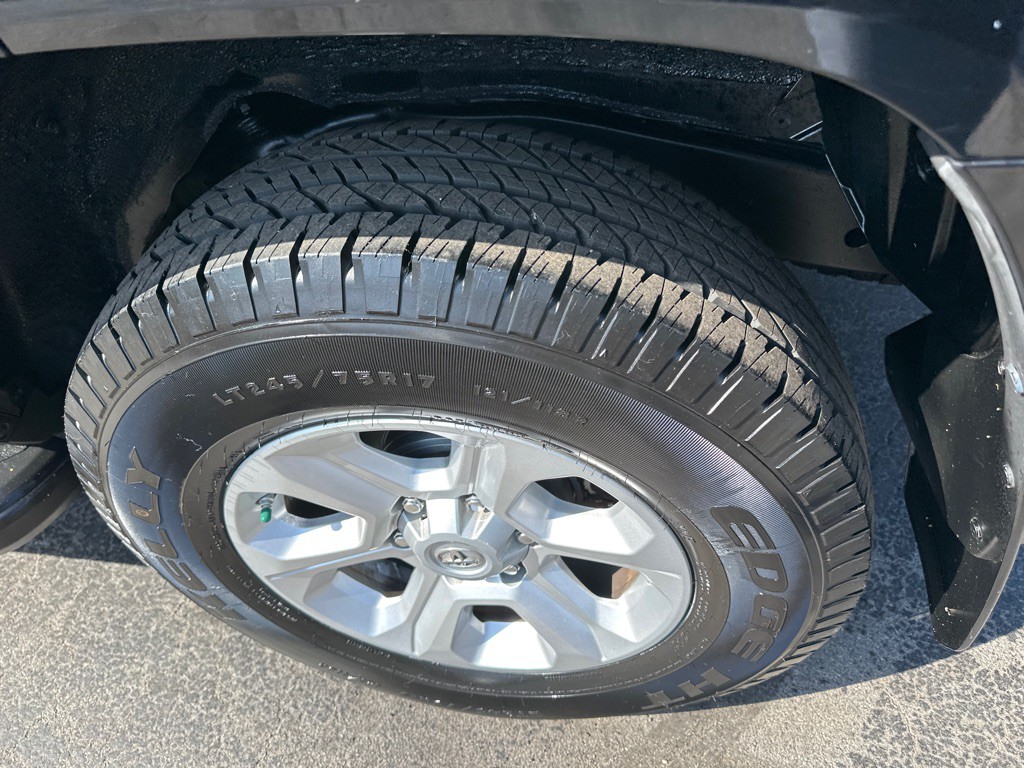 2016 Toyota 4Runner Image 13