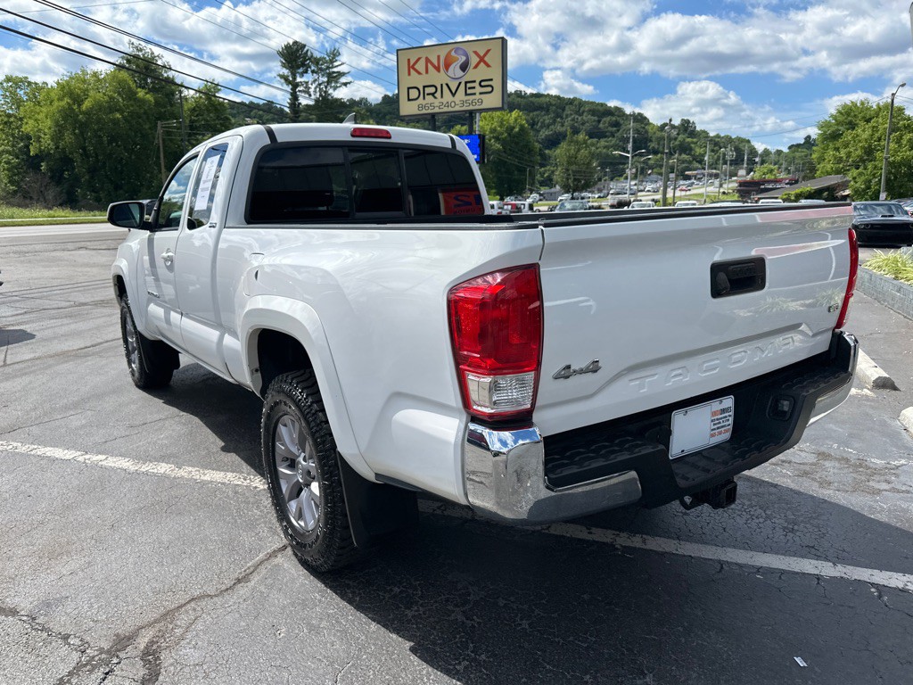 2016 Toyota Tacoma Image 2