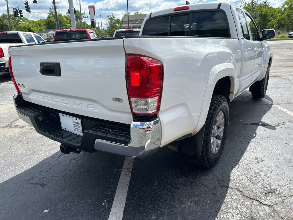 2016 Toyota Tacoma Image 4