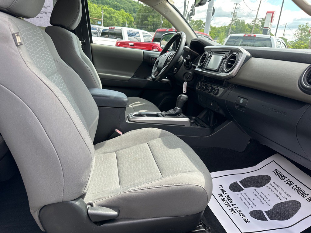 2016 Toyota Tacoma Image 8