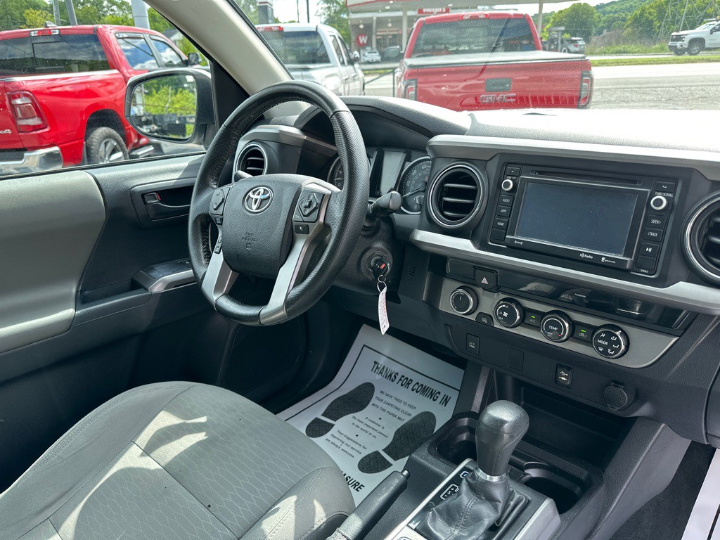 2016 Toyota Tacoma Image 10