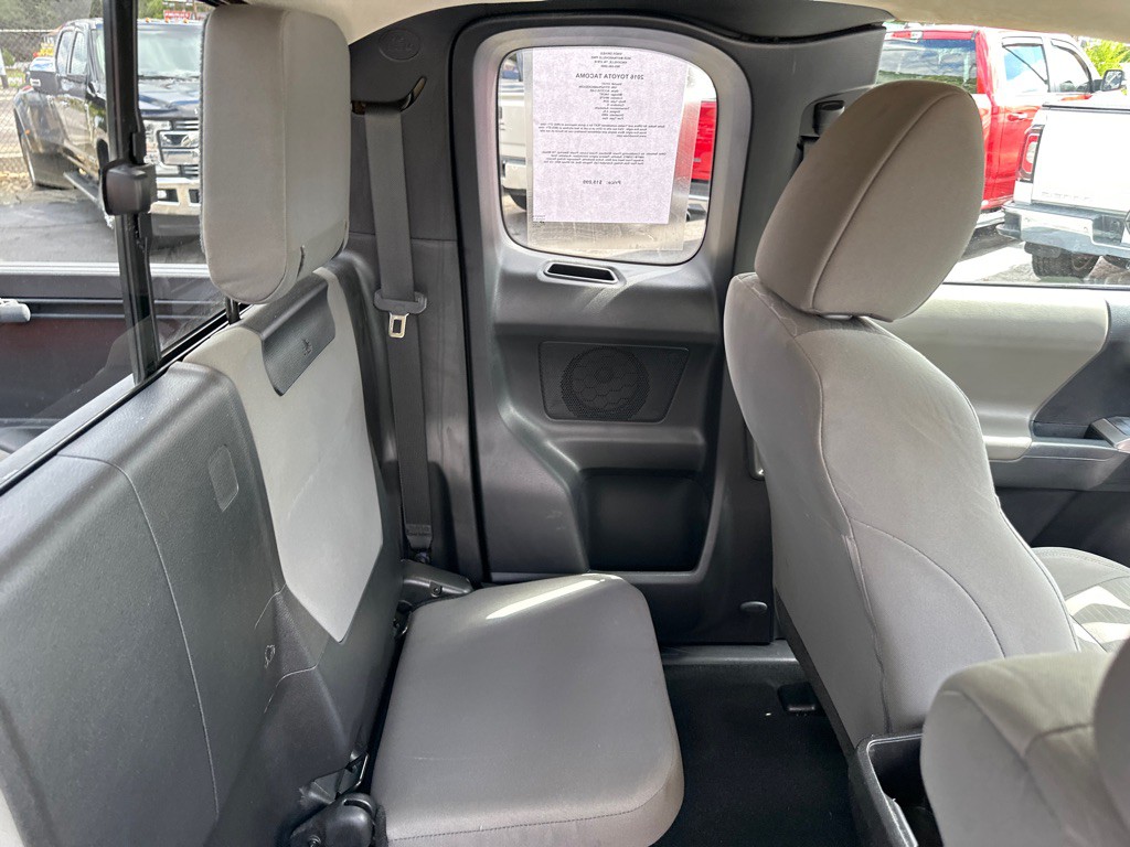 2016 Toyota Tacoma Image 11