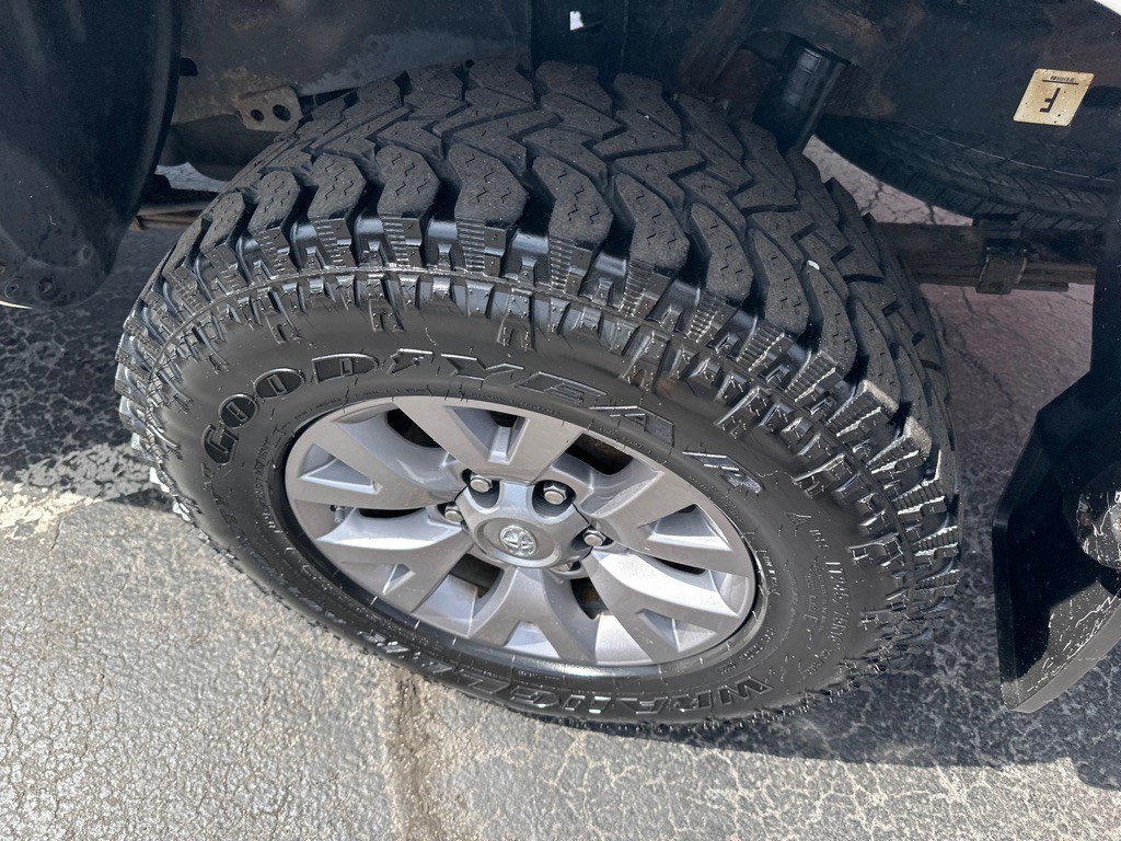 2016 Toyota Tacoma Image 12