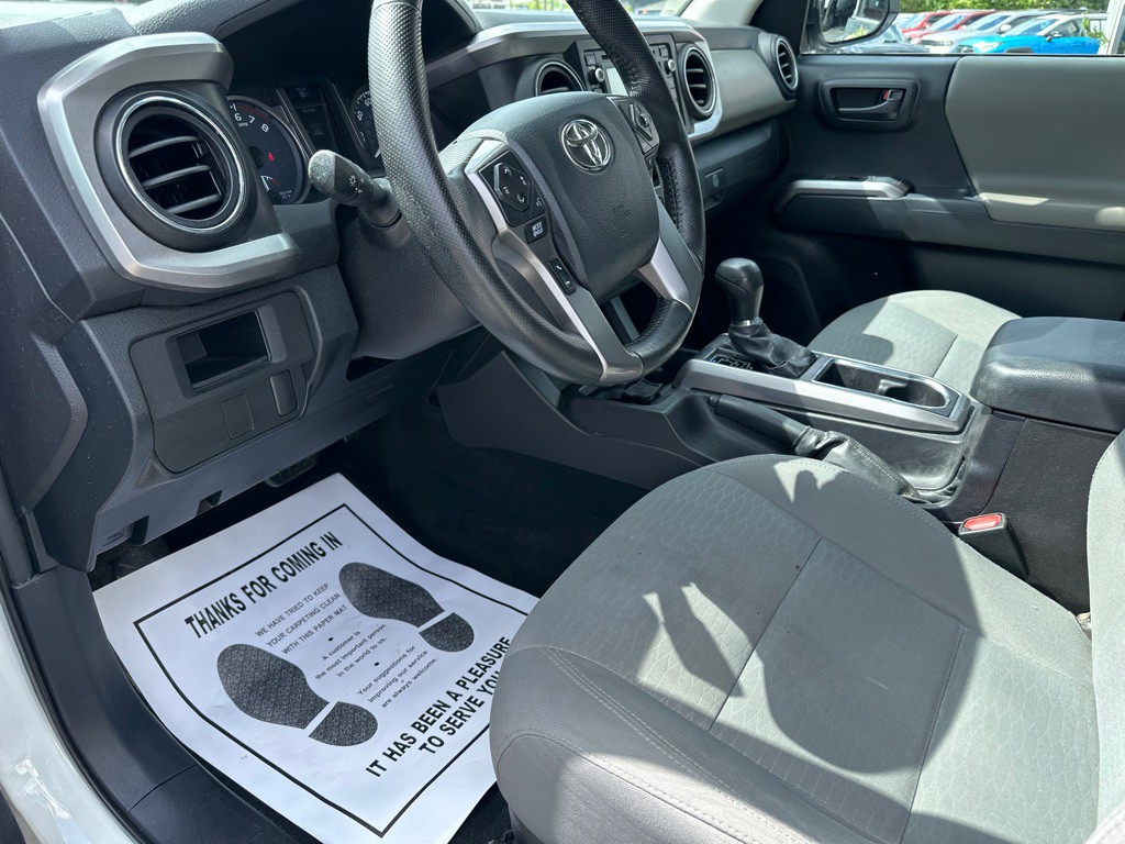2016 Toyota Tacoma Image 13