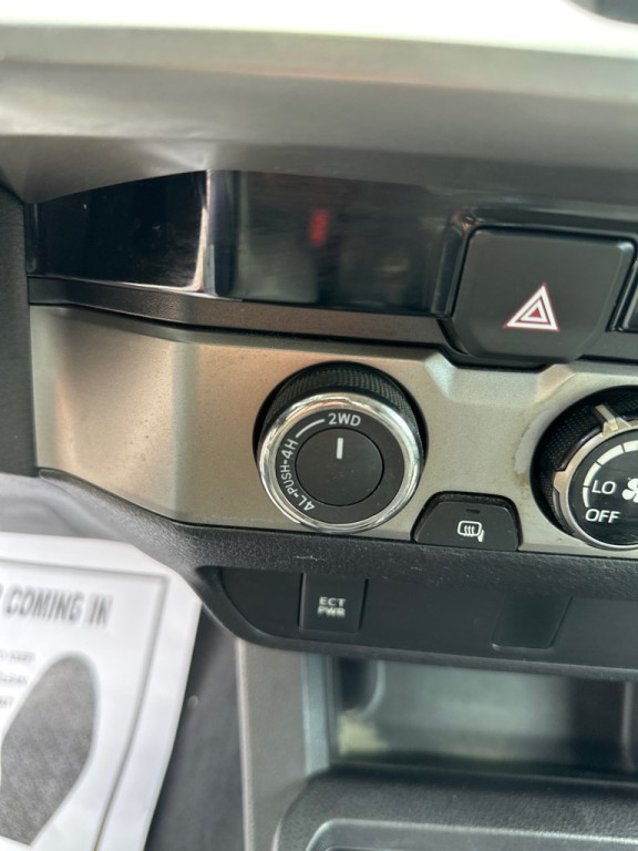 2016 Toyota Tacoma Image 16