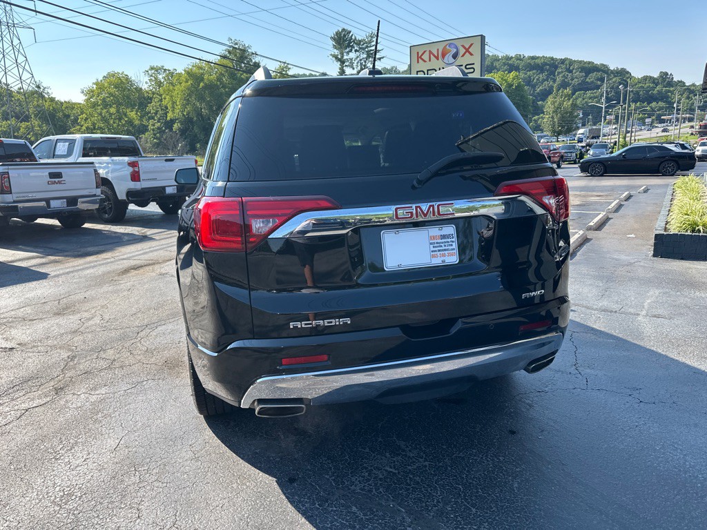 2017 GMC Acadia Image 2