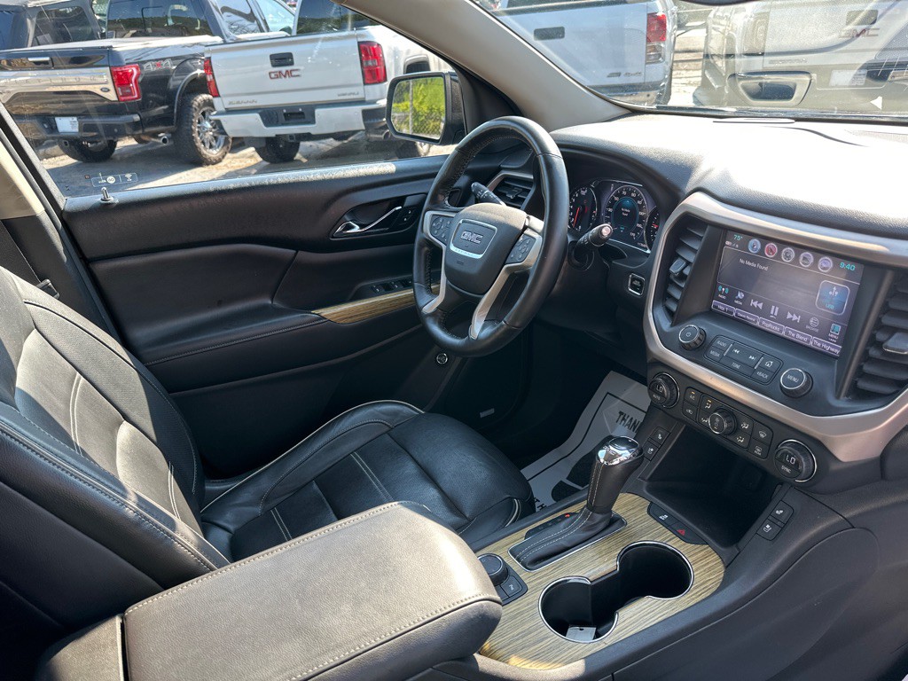 2017 GMC Acadia Image 8