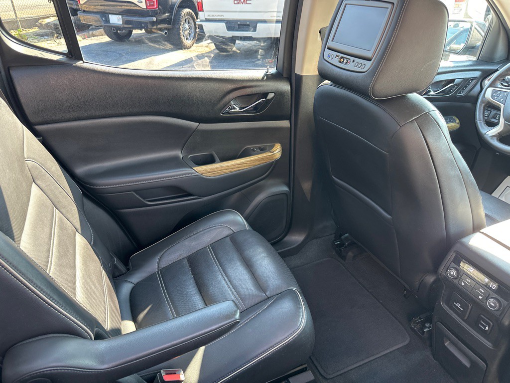 2017 GMC Acadia Image 13