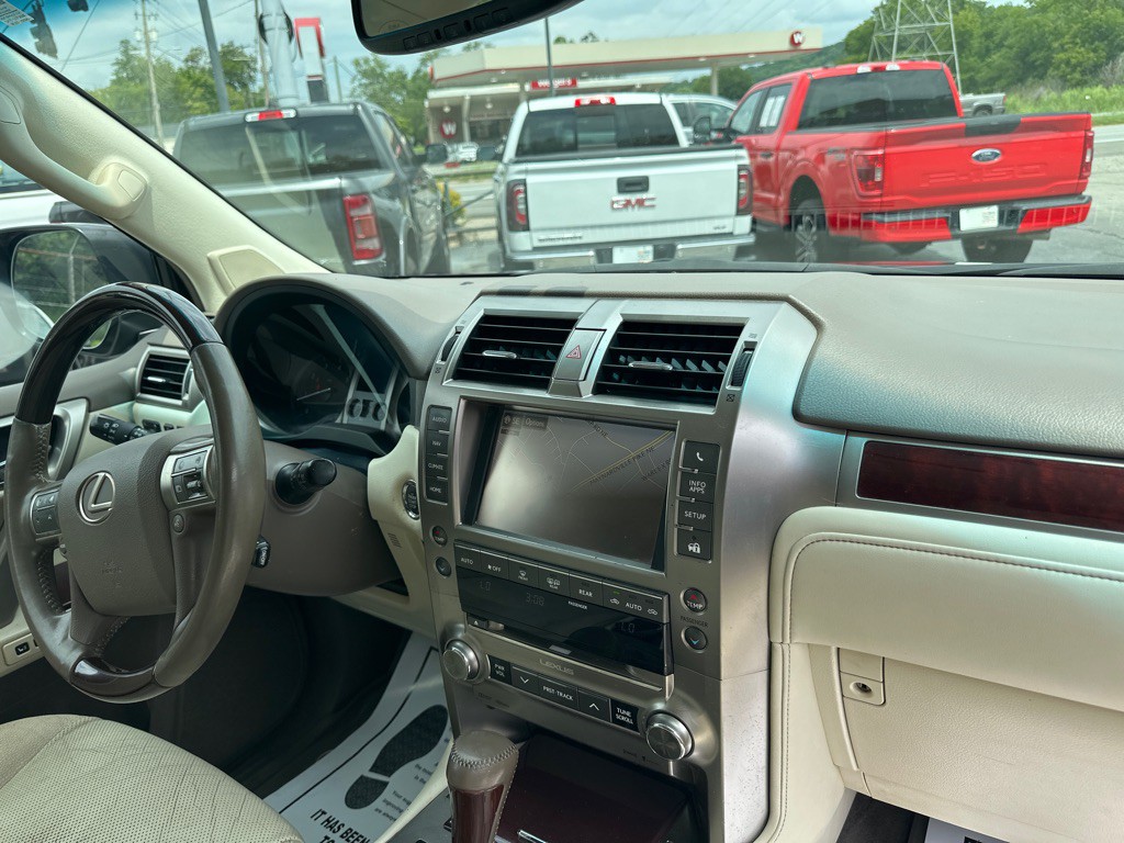 2019 Lexus GX Image 9