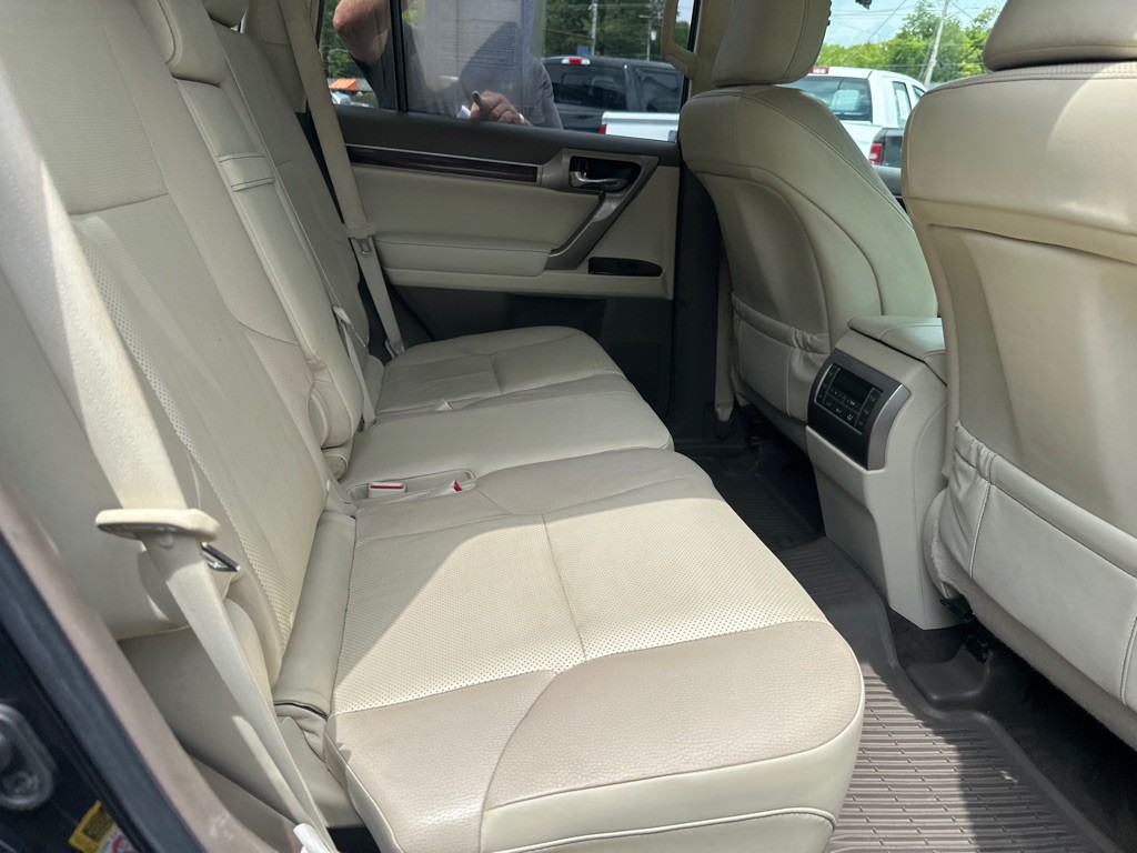 2019 Lexus GX Image 11