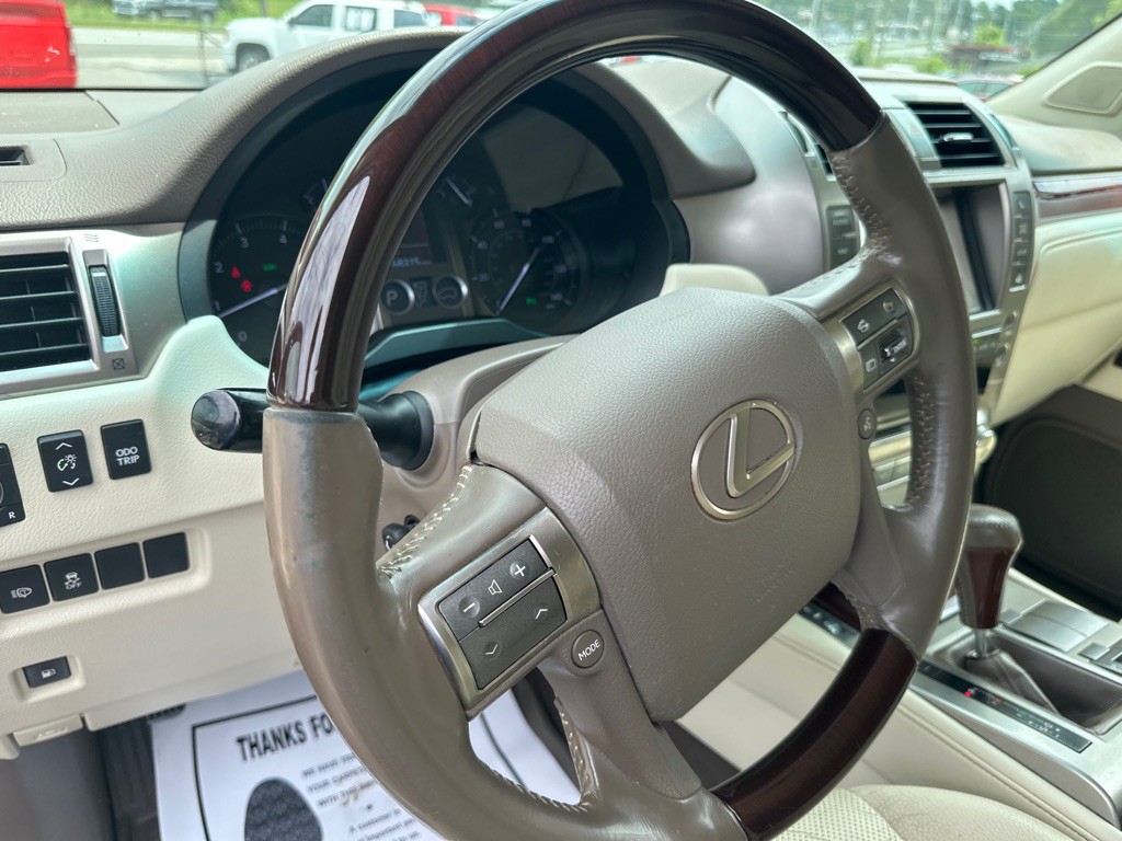 2019 Lexus GX Image 15