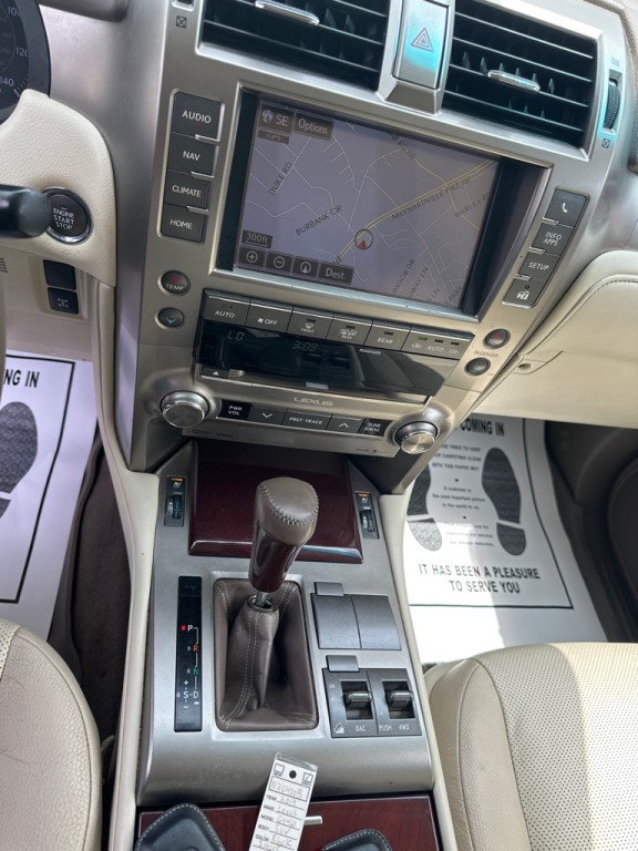 2019 Lexus GX Image 17