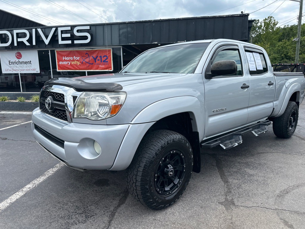 2011 Toyota Tacoma Image 1