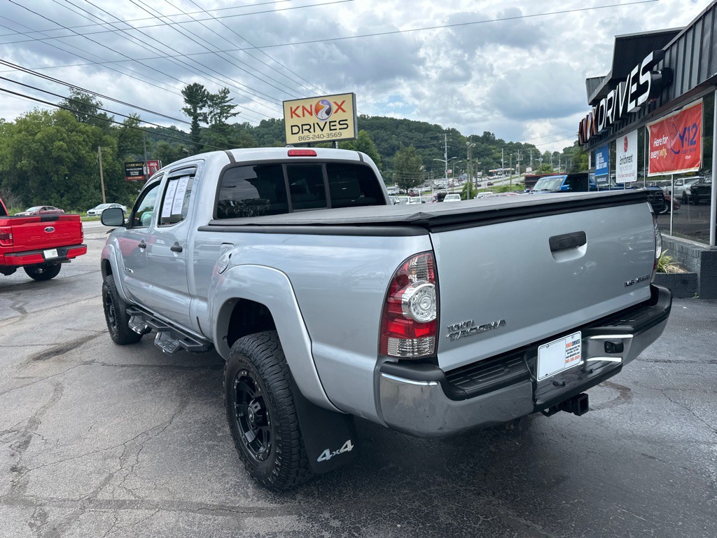 2011 Toyota Tacoma Image 2