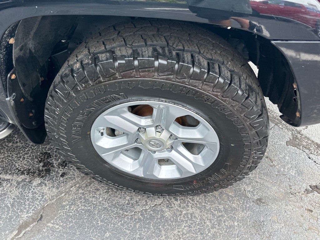 2017 Toyota 4Runner Image 6