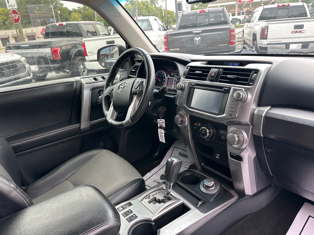 2017 Toyota 4Runner Image 8